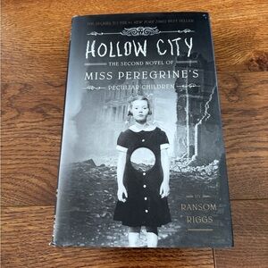 Miss Pergrine’s Peculiar Children: Hollow City by: Ransom Riggs Hardcover Book